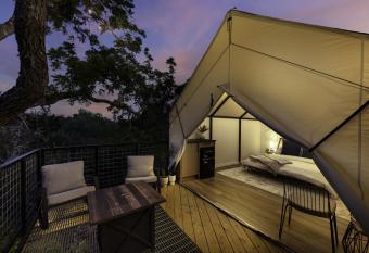 Treehouse Glamping at Pecan Haven! allows 18 year olds to book a room