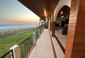 Villa Las Gemelas has Balcony rooms