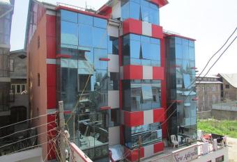 Hotel New Aashiyana has Smoking/Balcony rooms