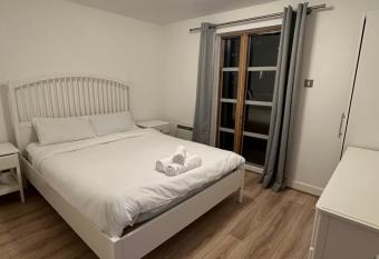 BigKings Lovely 1bed apartment with free parking in central Manchester has Balcony rooms