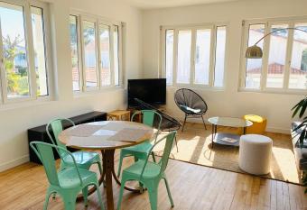 PONTAILLAC Appartement 50 m2 allows 18 year olds to book a room