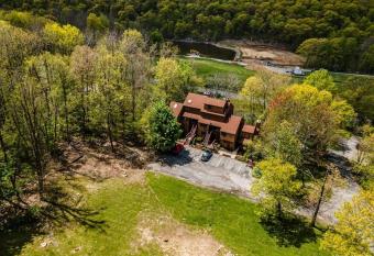 Hidden Valley Chalet has Balcony rooms