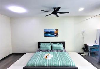 AMNI Vistana Homestay Bangi with NETFLIX, Pool View, GYM and Sauna has Balcony rooms