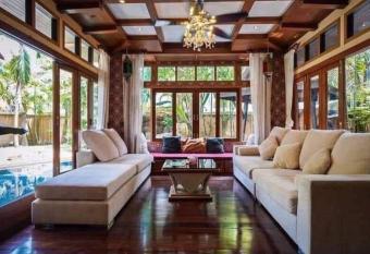 MamaLek Boutique Pattaya Poolvill 20m to Beach has Balcony rooms