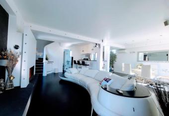 Belle Maison    600 m de la plage has Balcony rooms