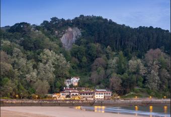 Hotel Ur Bare allows 18 year olds to book a room