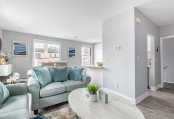 Luxury 3Bed Private Apartment allows 18 year olds to book a room