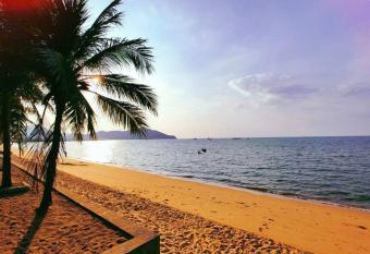 Mamalek Pattaya-Sattahip PoolVilla 100m Beach, Pub& Restaurant, has Balcony rooms