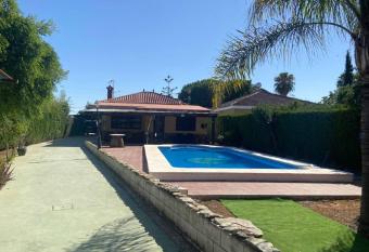 Room in Farmhouse - private double room in country house with pool, Seville allows 18 year olds to book a room