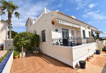 Un Regalo de Corazon allows 18 year olds to book a room