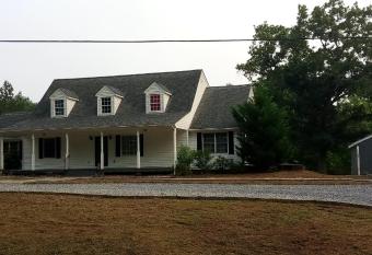 Rose Lee's Place has Balcony rooms