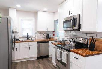 Newly Renovated 3BR with Private Yard and Parking! has Balcony rooms