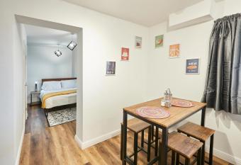 Host & Stay - Mander Retreat allows 18 year olds to book a room