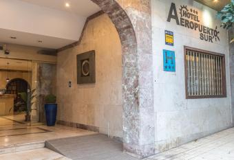 Aeropuerto Sur Hotel allows 18 year olds to book a room