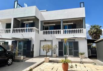 Alfazema House has Balcony rooms