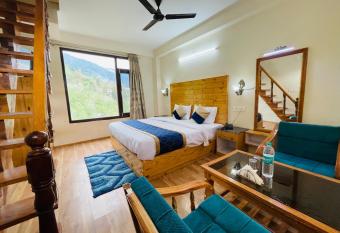 New Radhika Guest House has Smoking/Balcony rooms