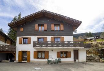 L or  e du Bois has Balcony rooms