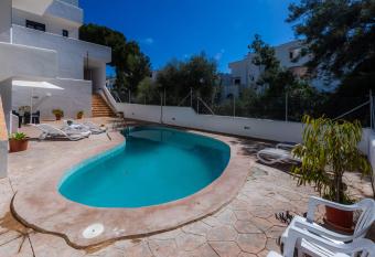 White suites 2 has Balcony rooms