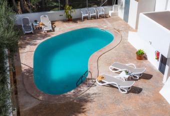 White suites 3 has Balcony rooms