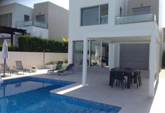 Modern Orquidea Frontline has Balcony rooms