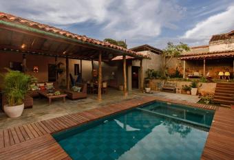 CASA JUANA BARICHARA allows 18 year olds to book a room