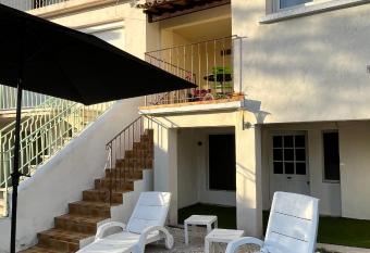 Maison de village has Balcony rooms