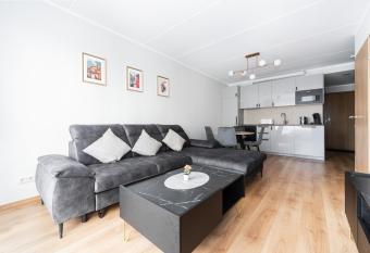 Cozy&Chic - A modern apartment with a garden terrace has Balcony rooms