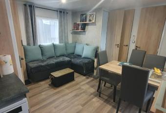 MH 476 annexe Bois Dormant allows 18 year olds to book a room