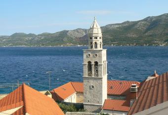 Smiley apartment with a million dollar view allows 18 year olds to book a room