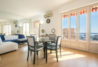 Spacieux 3 Pi  ces de standing au centre de Monaco allows 18 year olds to book a room