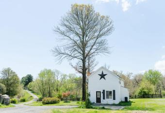 Cottage Escape in Virginia Wine Country allows 18 year olds to book a room