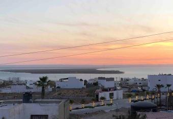 Casa Esperanza: Grand, traditional colonial home has rooms with a private hot tub