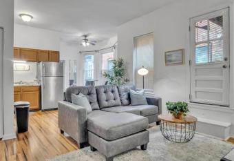 Queen Bed Suite just 20 mins from Hershey Park has Balcony rooms