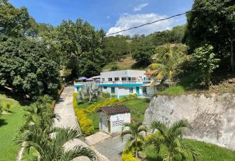 La Primavera Finca has Balcony rooms