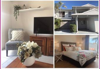 Spacious and Quiet 2 Bed 1 bath Townhouse allows 18 year olds to book a room