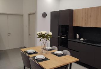 Casetta Pulis (Close to Airport & Valletta) allows 18 year olds to book a room