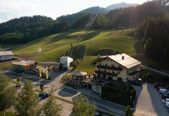 Gasthof zum Sessellift allows 18 year olds to book a room