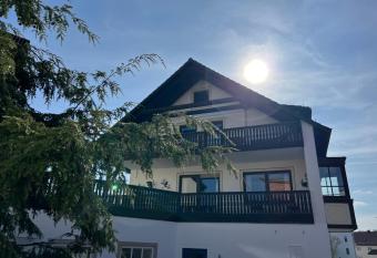 Aparthotel Parsberg LFerstl allows 18 year olds to book a room