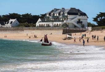 APPARTEMENT LES PIEDS DANS L EAU allows 18 year olds to book a room