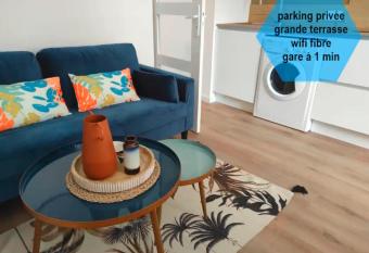 Le st caprais * parking* wifi* has Balcony rooms