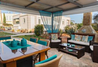 Ellada has Balcony rooms