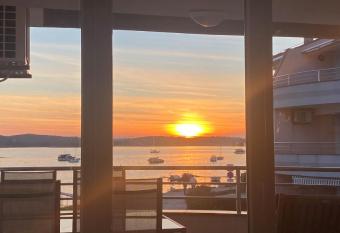 Apartment mit Meerblick allows 18 year olds to book a room