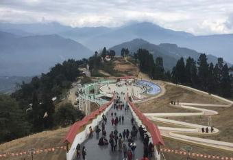 NEW iNN PELLING has Balcony rooms