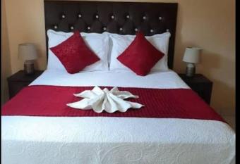 Florida Lake Guest House 0785255635 allows 18 year olds to book a room