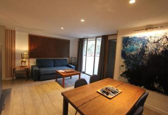 Appartement    deux pas de la place des lices 2 has Balcony rooms