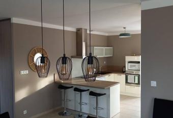 Maison au pied des c  vennes has Balcony rooms