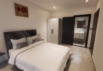 Signature GH Luxury Apartments Studio-One bed-Two bed allows 18 year olds to book a room