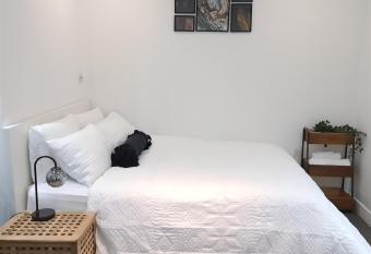Maple House - Close to East Croydon and Norwood Junction stations has Balcony rooms