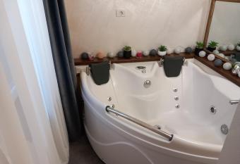 JACUZZI ROOM allows 18 year olds to book a room