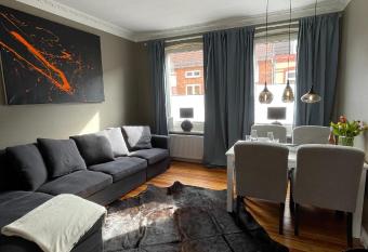 Altbaucharme Deluxe mit Balkon in zentraler Lage has Balcony rooms